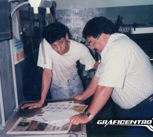 Esta foto mas actual de los años 90, donde el control de los trabajos era realizado por el mismo dueño Don Arguello. el maquinista Antonio Villagra que hasta hoy dia esta con nosotros trabajando